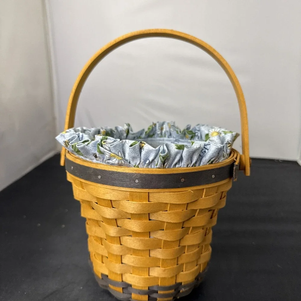 longaberger round basket with handle cloth and plastic liner daisy lining
